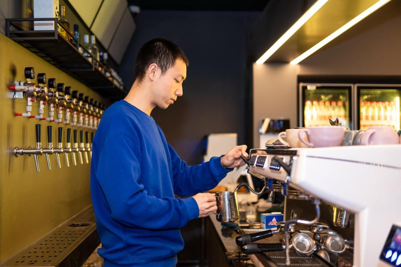 Dayin International Youth Hostel - Near East Nanjing Road & People'S Square & The Bund -Large Social Area -Bar -Cafe -Gym -Free Laundry Luggage Storage -24H Front Desk -English Service Shanghai Buitenkant foto