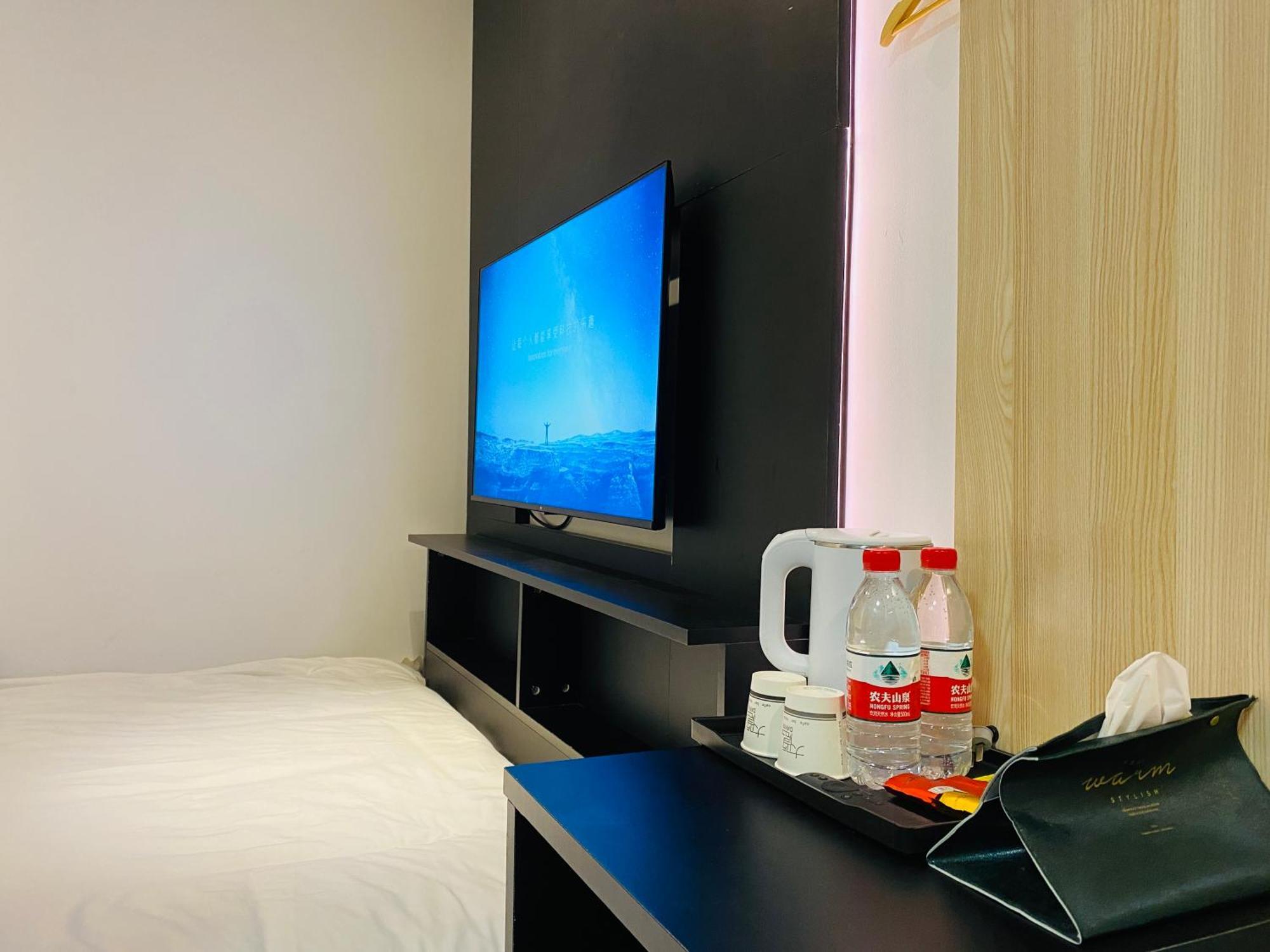 Dayin International Youth Hostel - Near East Nanjing Road & People'S Square & The Bund -Large Social Area -Bar -Cafe -Gym -Free Laundry Luggage Storage -24H Front Desk -English Service Shanghai Buitenkant foto