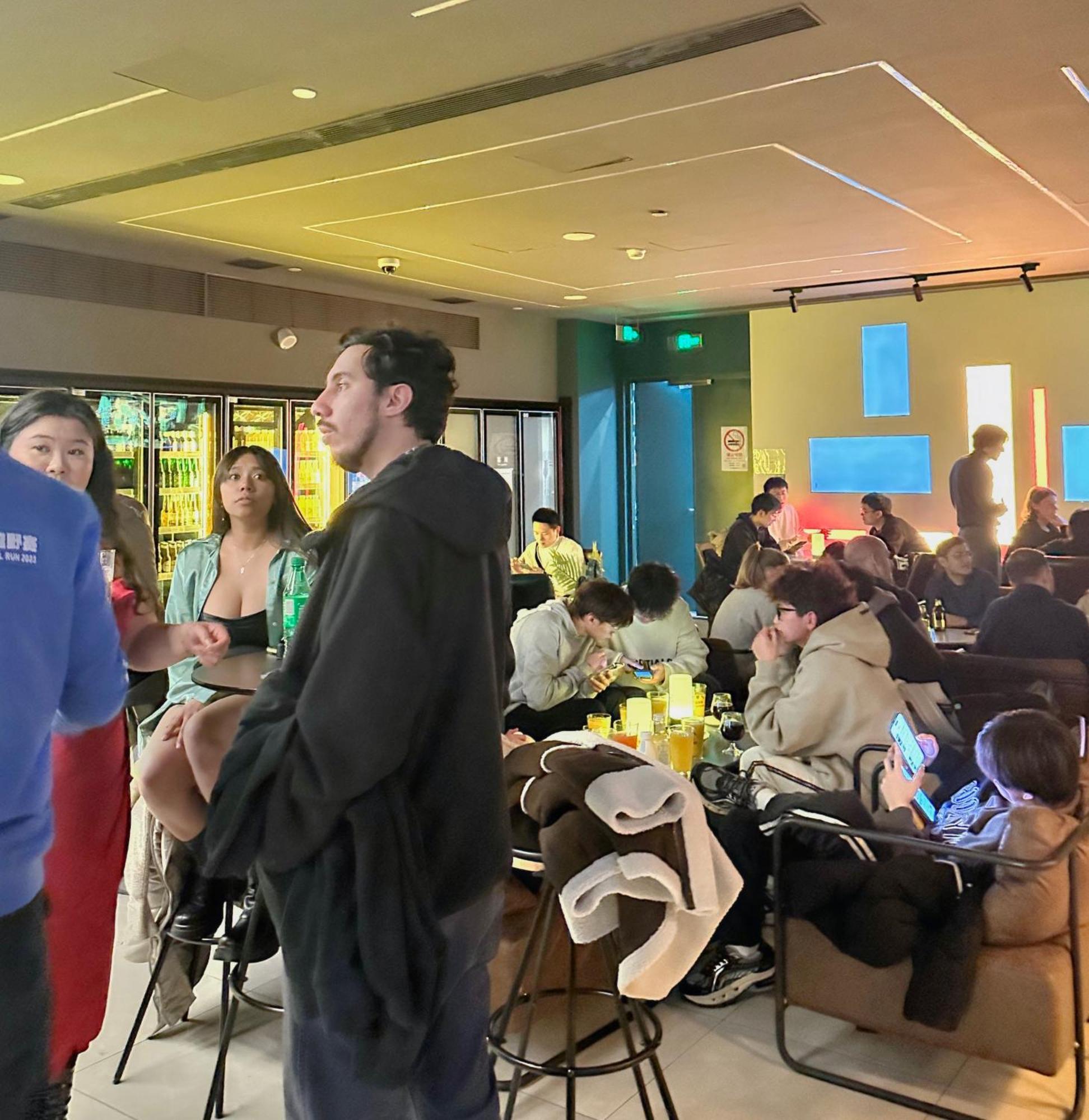 Dayin International Youth Hostel - Near East Nanjing Road & People'S Square & The Bund -Large Social Area -Bar -Cafe -Gym -Free Laundry Luggage Storage -24H Front Desk -English Service Shanghai Buitenkant foto